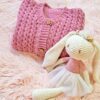 conjunto de saco y gorro con ochitos calados, tejidos a mano en lana hipoalergénica conjunto de saco y gorro con ochitos calados, tejidos a mano en lana hipoalergénica