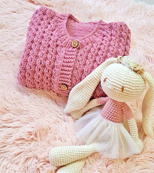 conjunto de saco y gorro con ochitos calados, tejidos a mano en lana hipoalergénica conjunto de saco y gorro con ochitos calados, tejidos a mano en lana hipoalergénica
