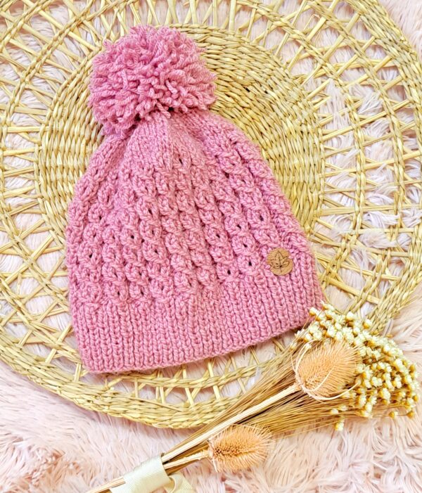 conjunto de saco y gorro con ochitos calados, tejidos a mano en lana hipoalergénica conjunto de saco y gorro con ochitos calados, tejidos a mano en lana hipoalergénica