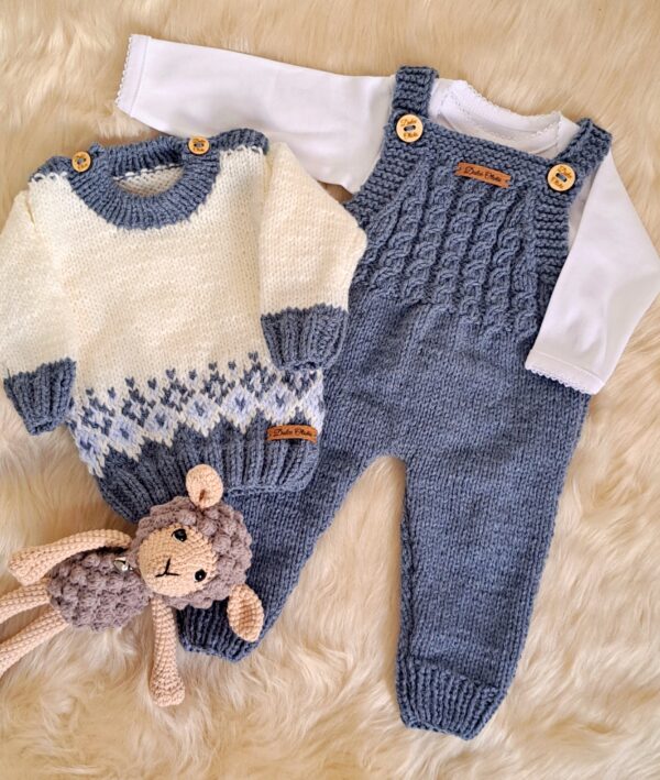 conjunto de jardinero y sweater con guarda de jacquard, tejidos a mano en lana hipoalergénica conjunto de jardinero y sweater con guarda de jacquard, tejidos a mano en lana hipoalergénica