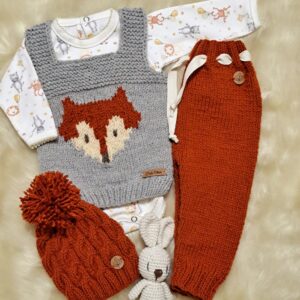 ajuar tejido a mano en lana hipoalergénica de pantalón, gorro y chaleco zorrito con conjunto de algodón pima ajuar tejido a mano en lana hipoalergénica de pantalón, gorro y chaleco zorrito con conjunto de algodón pima