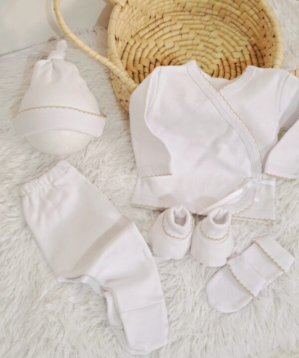 ajuar picot de 5 prendas – algodón blanco con detalles beige