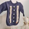 sweater con puntilla y rositas bordadas, tejido y bordado a mano en lana hipoalergénica sweater con puntilla y rositas bordadas, tejido y bordado a mano en lana hipoalergénica