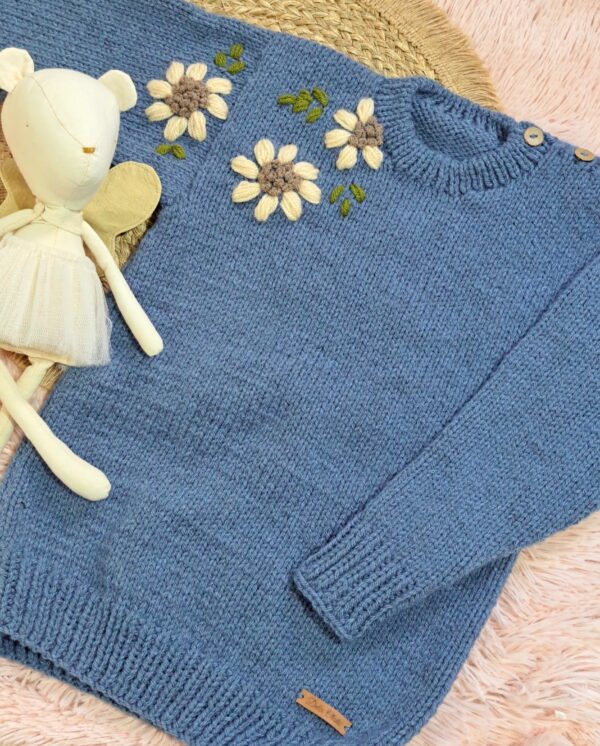 sweater romántico tejido y bordado a mano con lana hipoalergénica sweater romántico tejido y bordado a mano con lana hipoalergénica