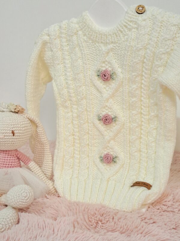 sweater romántico, rombos y trenzas, tejido y bordado a mano con lana hipoalergénica sweater romántico, rombos y trenzas, tejido y bordado a mano con lana hipoalergénica