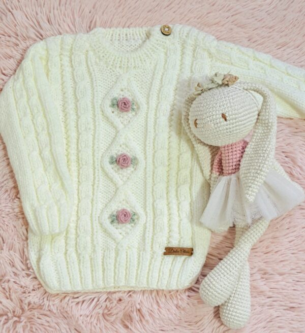 sweater romántico, rombos y trenzas, tejido y bordado a mano con lana hipoalergénica sweater romántico, rombos y trenzas, tejido y bordado a mano con lana hipoalergénica
