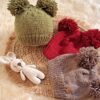 gorro doble pompon