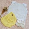 conjunto de remerita, cubrepañal y zapatitos tejidos a mano en hilo de algodón conjunto de remerita, cubrepañal y zapatitos tejidos a mano en hilo de algodón