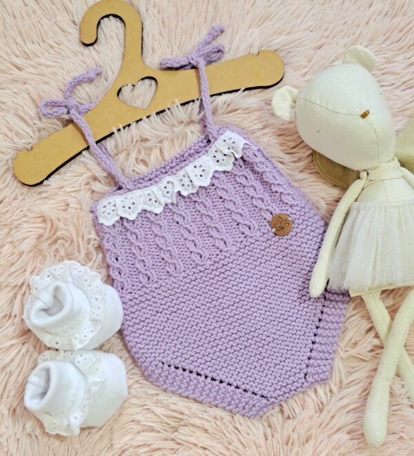 conjunto romántico de enterito con puntilla y body de algodón con florcitas mas zapatitos