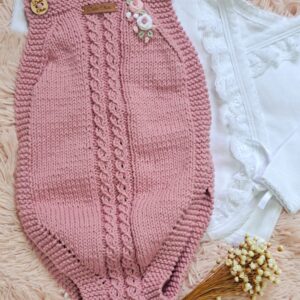 conjunto de enterito con rositas bordadas y prenditas de algodón conjunto de enterito con rositas bordadas y prenditas de algodón