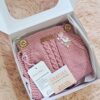 conjunto de enterito con rositas bordadas y prenditas de algodón