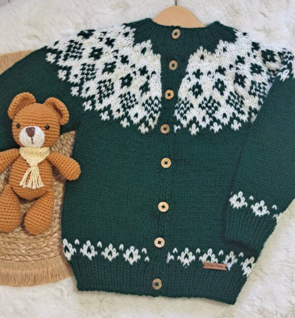 conjunto con guarda jacquard de saco y gorro tejidos a mano con lana hipoalergénica conjunto con guarda jacquard de saco y gorro tejidos a mano con lana hipoalergénica