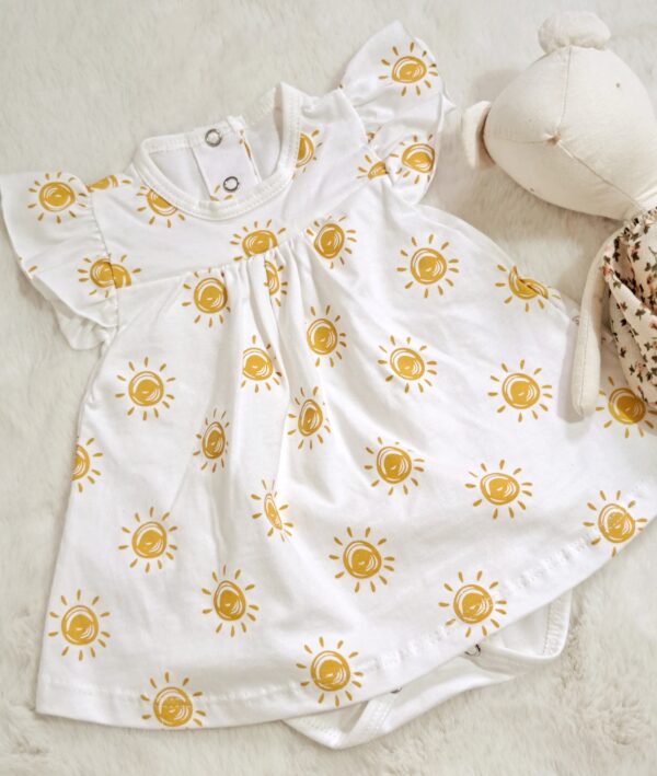 conjunto de vestido de algodón estampado con torerita y zapatitos tejidos en hilo de algodón conjunto de vestido de algodón estampado con torerita y zapatitos tejidos en hilo de algodón
