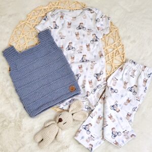 ajuar de chaleco tejido a mano en hilo de algodón con prenditas de algodón ajuar de chaleco tejido a mano en hilo de algodón con prenditas de algodón