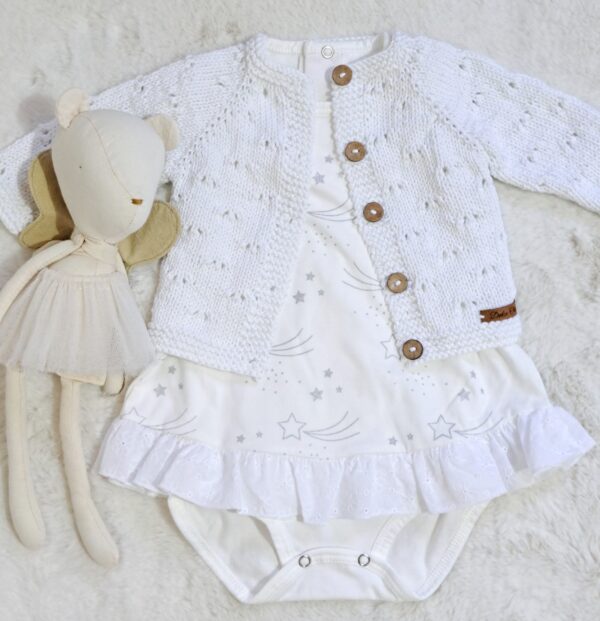 conjunto de vestido volados de algodón con saquito tejido a mano conjunto de vestido volados de algodón con saquito tejido a mano