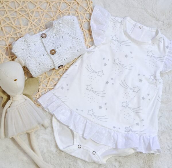 conjunto de vestido volados de algodón con saquito tejido a mano conjunto de vestido volados de algodón con saquito tejido a mano