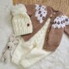 Saco con Canesú Bordado y Guarda de Jacquard, Tejido a Mano con Lana Hipoalergénica