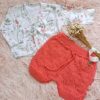 conjunto de short y zapatitos, tejidos a mano con hilo de algodón, mas batita de algodón conjunto de short y zapatitos, tejidos a mano con hilo de algodón, mas batita de algodón