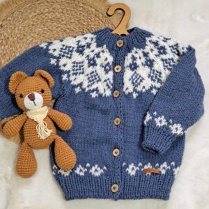 saco con canesú bordado y guarda de jacquard, tejido a mano con lana hipoalergénica saco con canesú bordado y guarda de jacquard, tejido a mano con lana hipoalergénica