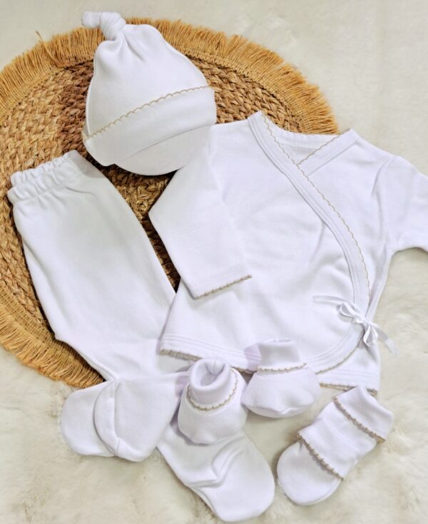 ajuar picot de 5 prendas – algodón blanco con detalles beige