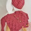 conjunto de saco guinda calado con gorro pintitas