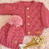 conjunto de saco guinda calado con gorro pintitas