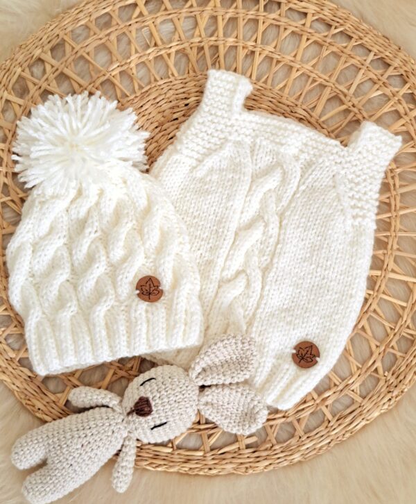 conjunto de chaleco trenza y gorro con ochos