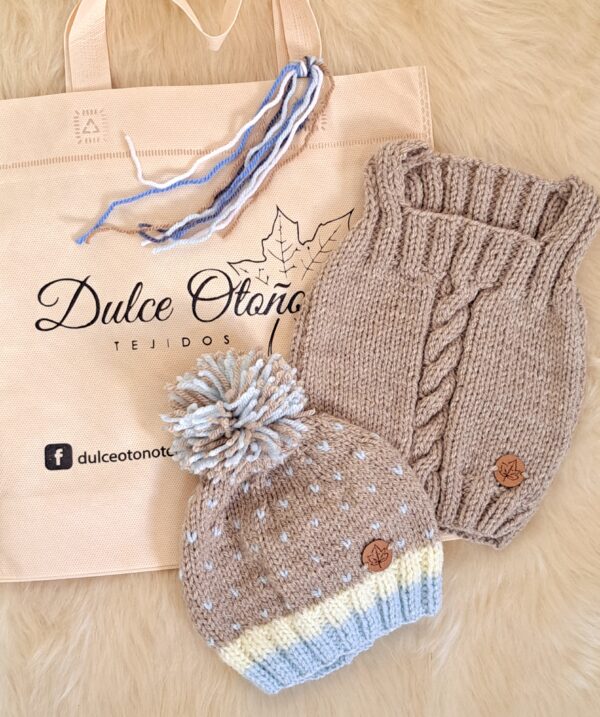 conjunto de chaleco y gorro con pintitas